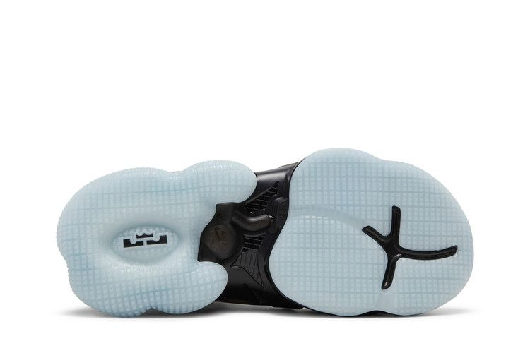 Кроссовки Nike LeBron 19 GS 'Black Green Glow'