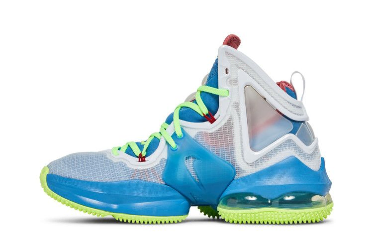 Кроссовки Nike LeBron 19 GS 'Tropical'