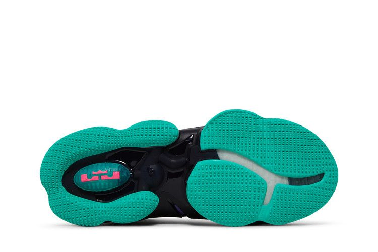 Кроссовки Nike LeBron 19 'DJ Bron'