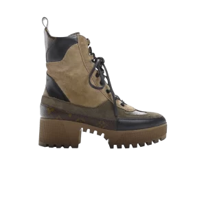 Коричневый