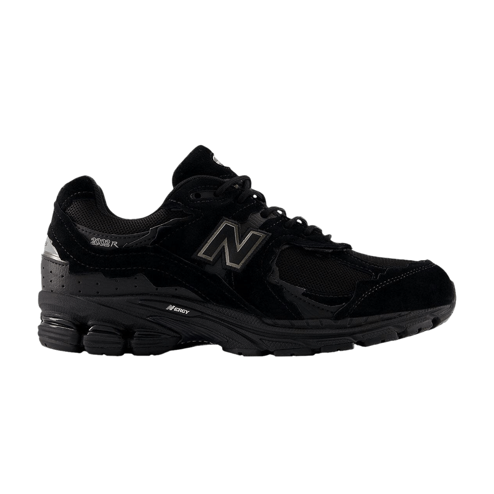 new-balance-2002r-protection-pack-black-u2002dxb