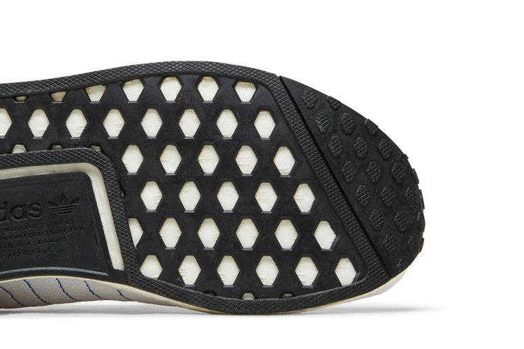 Кроссовки adidas NMD_R1 V2 'Logo Patch - White'