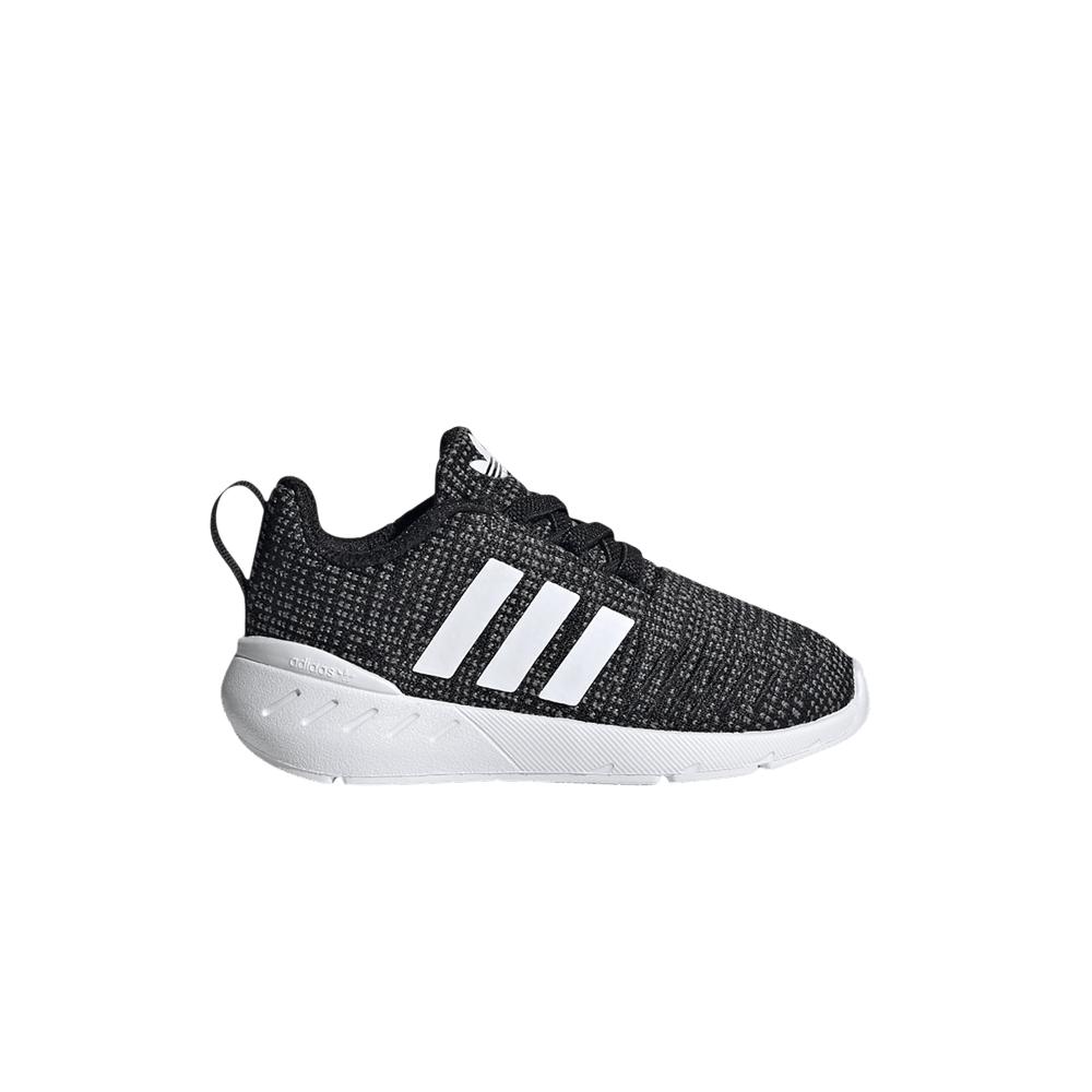 swift-run-22-i-black-white-gw8184