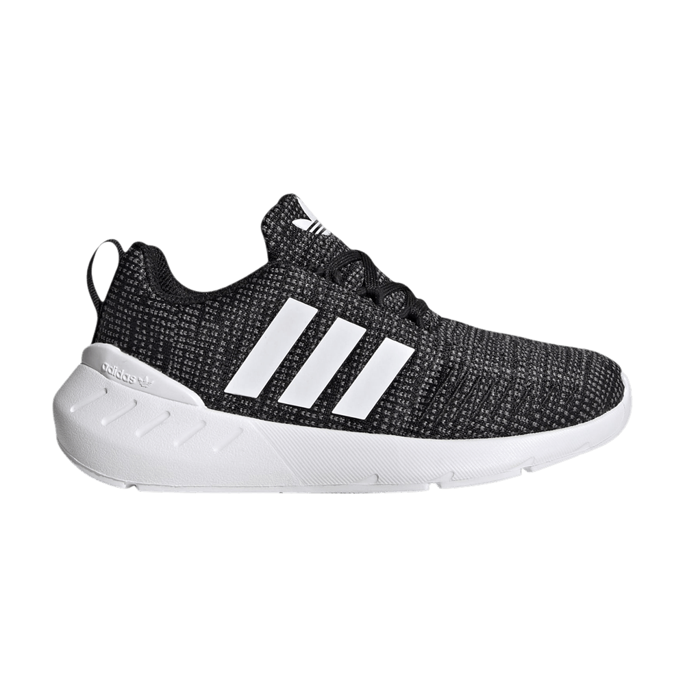 swift-run-22-little-kid-black-white-gw8180
