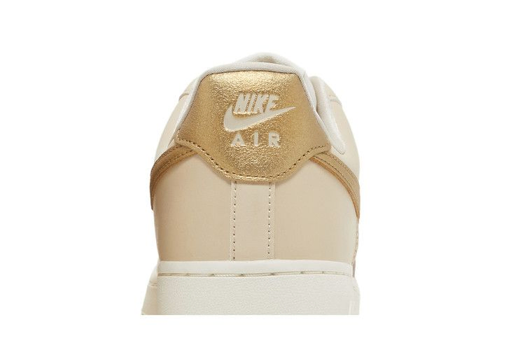 Кроссовки Nike Wmns Air Force 1 '07 Essential 'Sanddrift Gold'