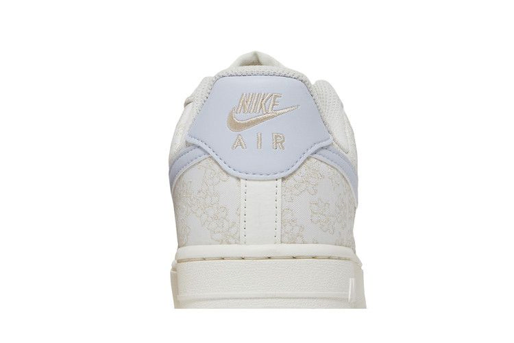 Кроссовки Nike Wmns Air Force 1 '07 SE Jacquard 'Floral Embroidery'