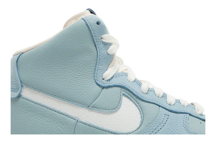 Кроссовки Nike Wmns Air Force 1 High Sculpt 'Worn Blue'