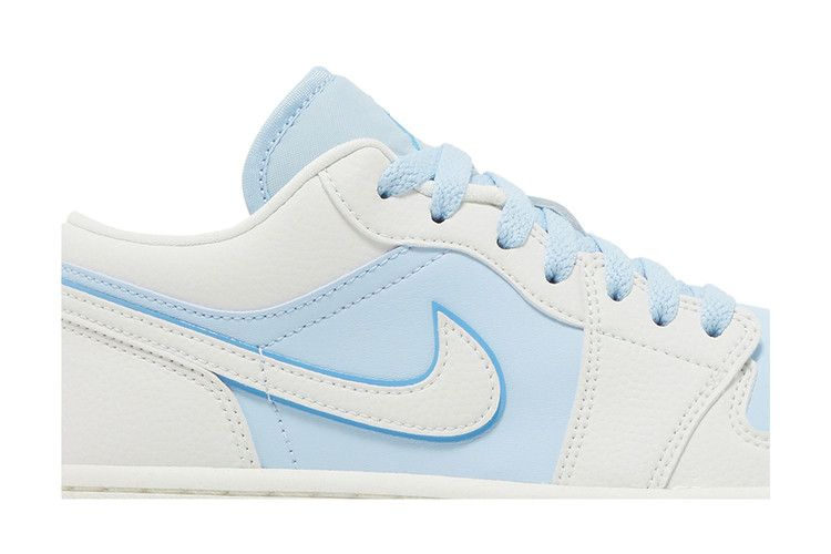 Кроссовки Wmns Air Jordan 1 Low SE 'Reverse Ice Blue'