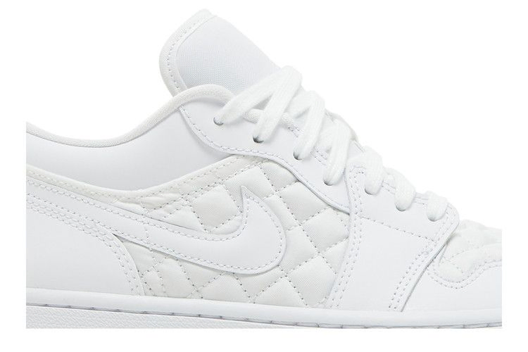 Кроссовки Wmns Air Jordan 1 Low 'Triple White Quilted'