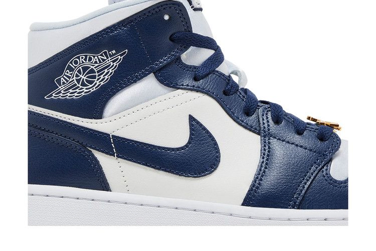 Кроссовки Wmns Air Jordan 1 Mid 'Midnight Navy Gold Charms'