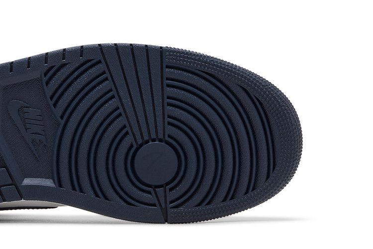 Кроссовки Wmns Air Jordan 1 Mid 'Midnight Navy Gold Charms'