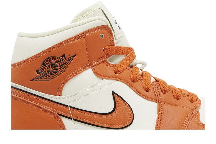 Кроссовки Wmns Air Jordan 1 Mid SE 'Sport Spice'