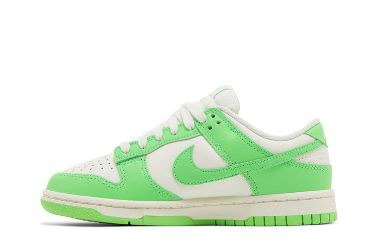 Кроссовки Nike Wmns Dunk Low 'Green Strike'