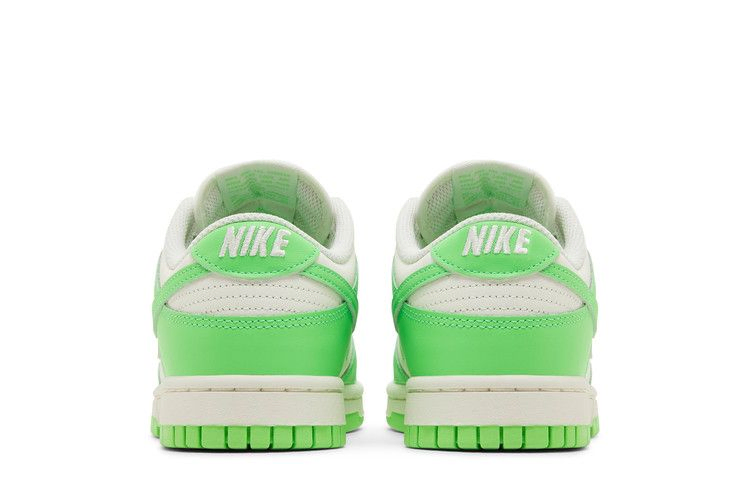 Кроссовки Nike Wmns Dunk Low 'Green Strike'