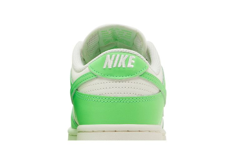 Кроссовки Nike Wmns Dunk Low 'Green Strike'