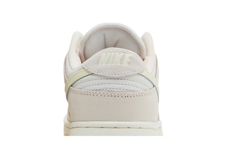 Кроссовки Nike Wmns Dunk Low 'Light Soft Pink'