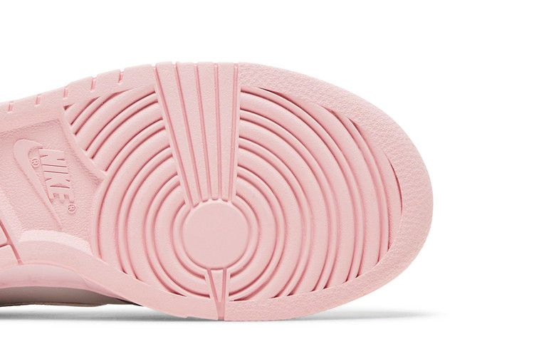 Кроссовки Nike Wmns Dunk Low LX 'Photon Dust Pink Foam'