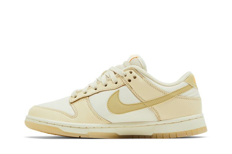 Кроссовки Nike Wmns Dunk Low 'Muslin Team Gold'