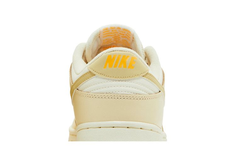 Кроссовки Nike Wmns Dunk Low 'Muslin Team Gold'