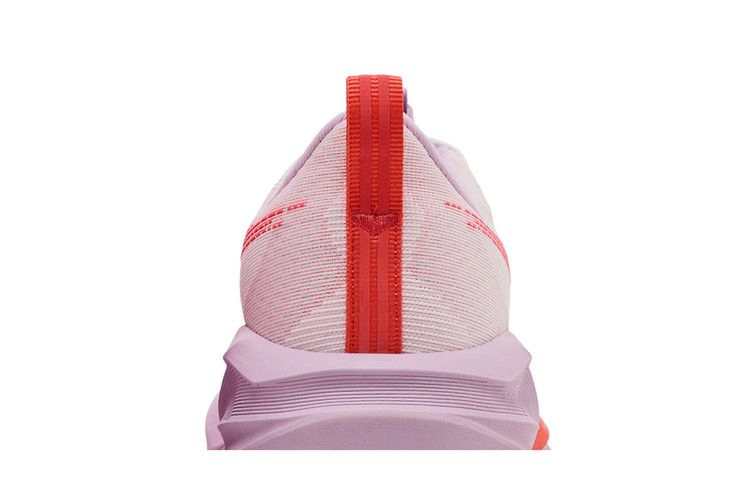 Кроссовки ASICS Wmns Novablast 5 'Coral Reef'