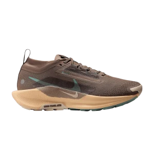 Коричневый