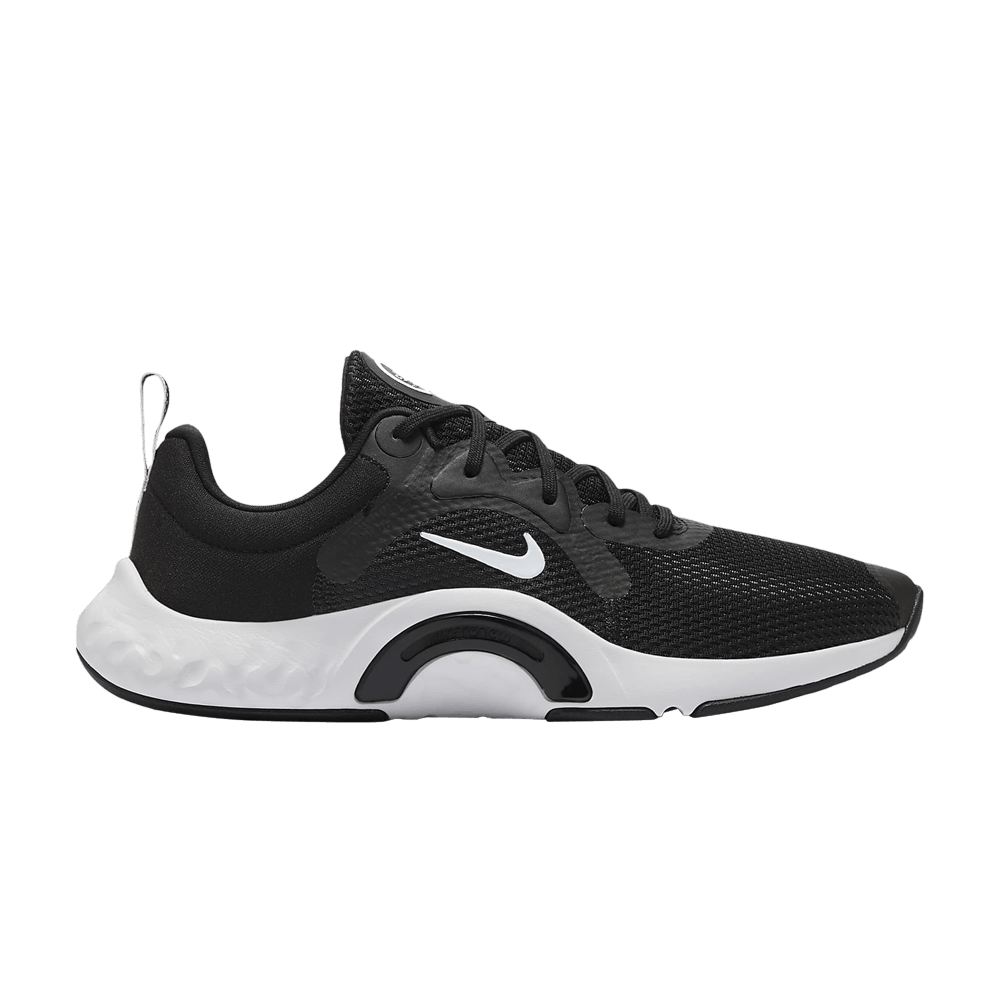 wmns-renew-in-season-tr-11-wide-black-white-dn5116-004