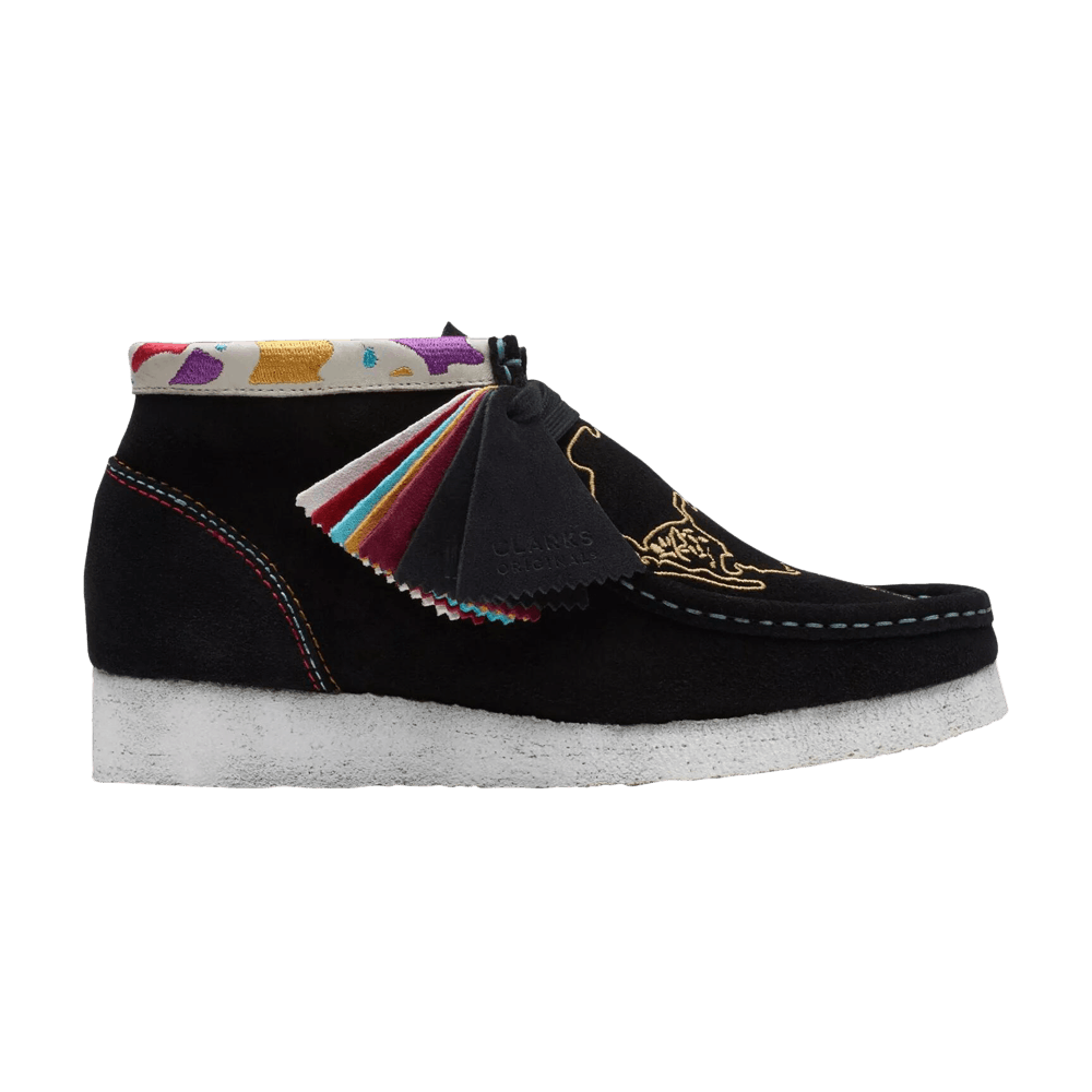 wmns-wallabee-boot-black-embroidery-261-68582