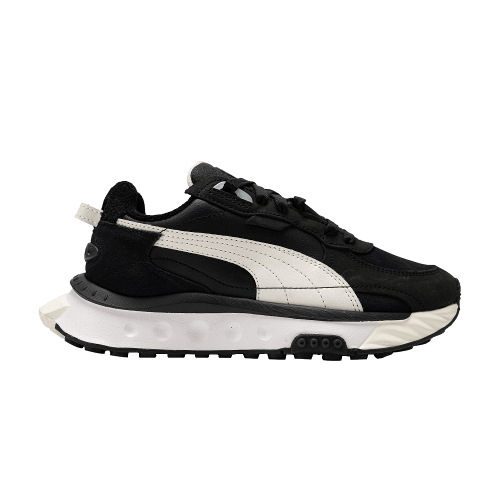 wmns-wild-rider-premium-black-white-381899-02