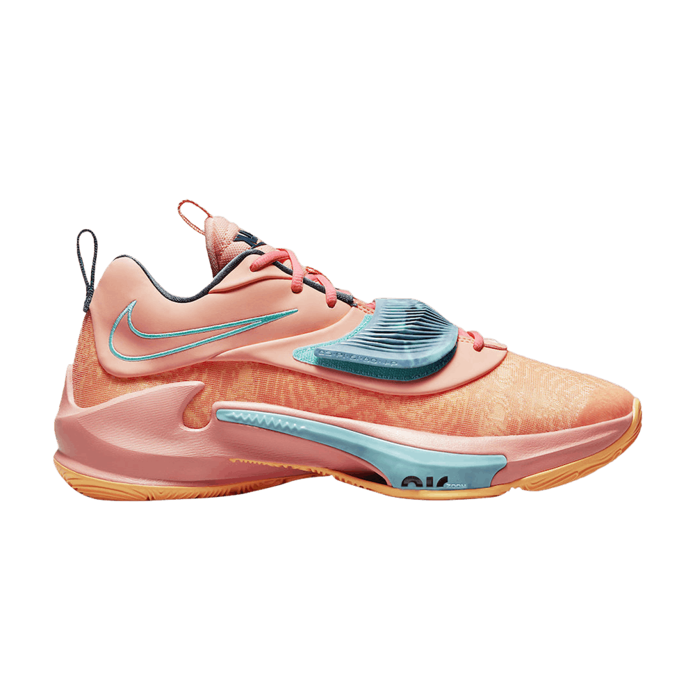 zoom-freak-3-stay-freaky-da0695-600
