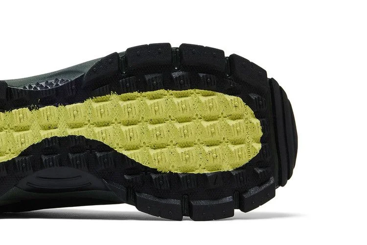 Кроссовки Nike Zoom Vomero Roam Winterized 'Sequoia/Light Lemon Twist/Black'