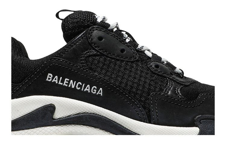 Кроссовки Balenciaga Wmns Triple S Sneaker 'Black Red'