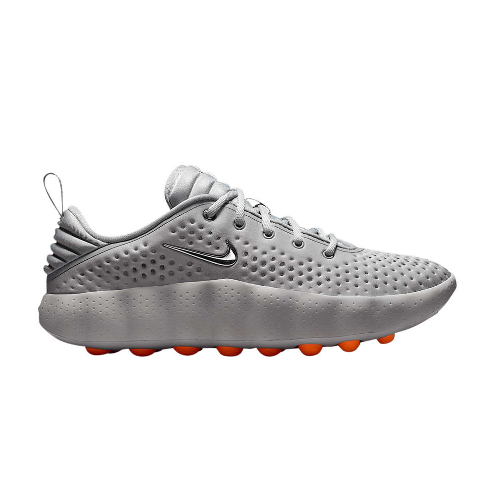 nike-wmns-mind-002-light-smoke-grey-photon-dust-hyper-crimson-chrome-hq4310-003