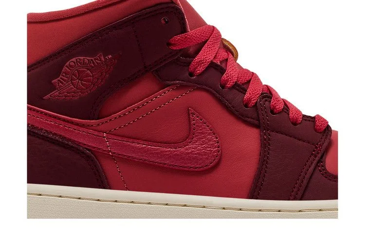 Кроссовки WMNS Air Jordan 1 Mid SE 'Valentine's Day'