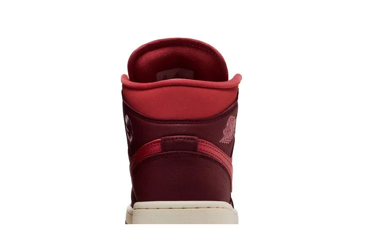 Кроссовки WMNS Air Jordan 1 Mid SE 'Valentine's Day'