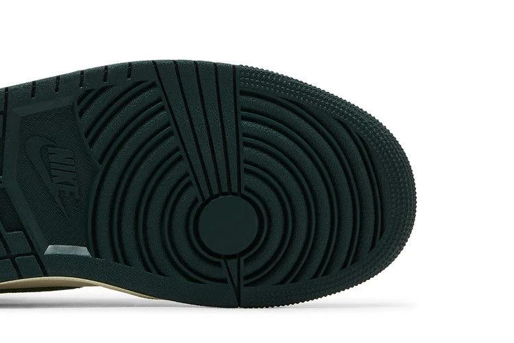 Кроссовки Wmns Air Jordan 1 Retro High OG 'Fir Pro Green'