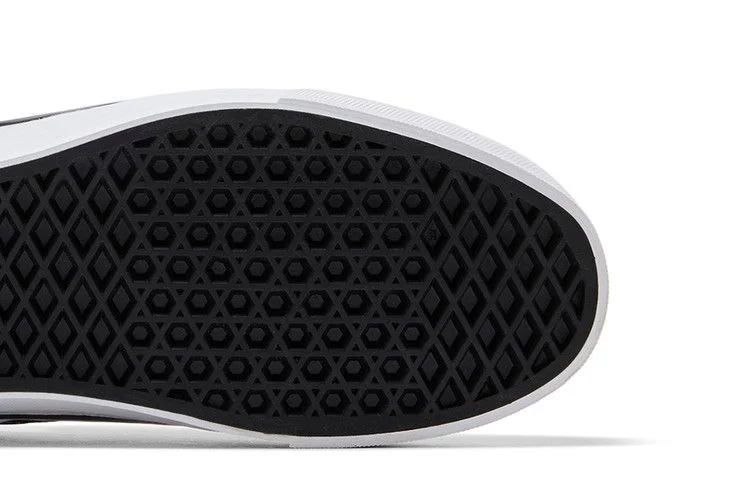Kedy-Undercover-x-Vans-Classic-Slip-On-Black-White-4