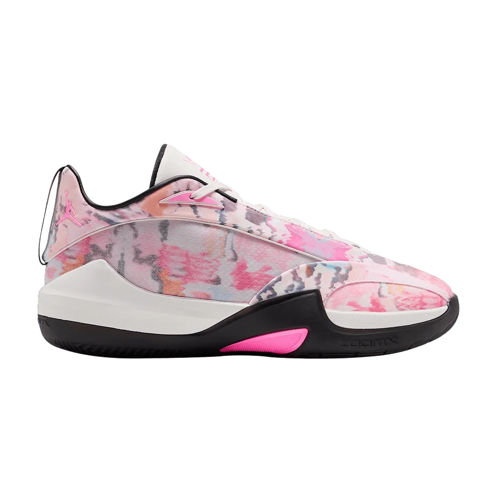 Krossovki-Air-Jordan-Triangle-Sail-Black-Pink-Beam