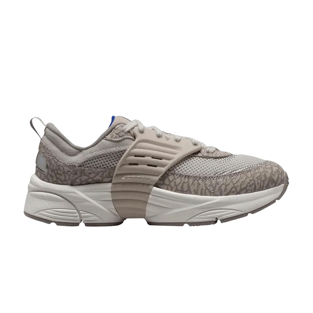 Krossovki-Air-Jordan-Wmns-Jordan-Trunner-OS-Elephant-Print