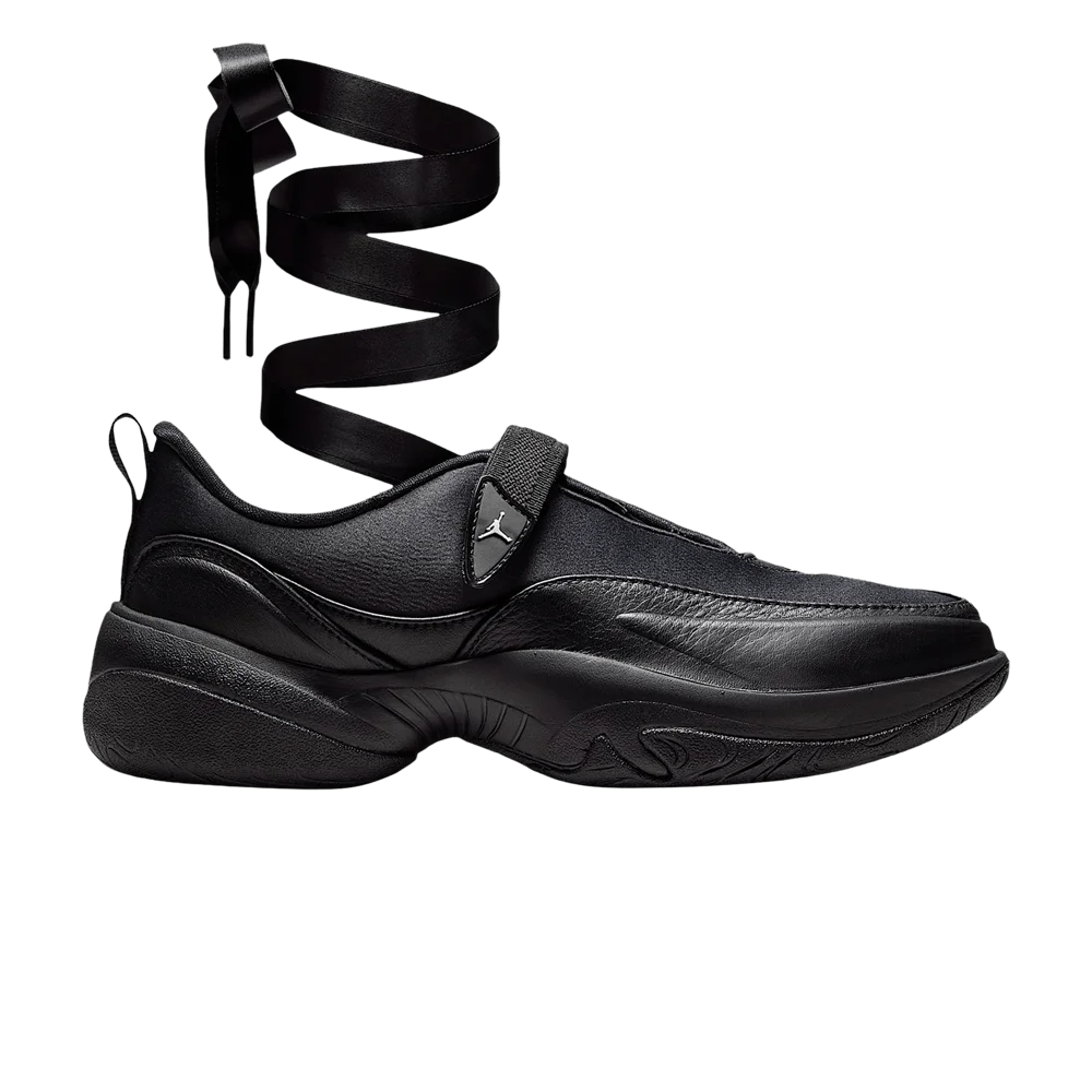 Krossovki-Air-Jordan-Wmns-Pointe-Black-Summit-White