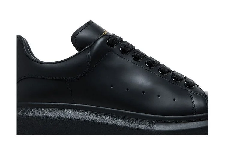 Krossovki-Alexander-McQueen-Oversized-Sneaker-Black-2025-1