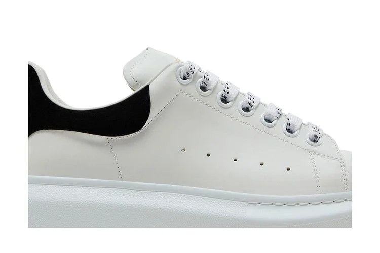 Krossovki-Alexander-McQueen-Wmns-Oversized-Sneaker-White-Black-2024-1