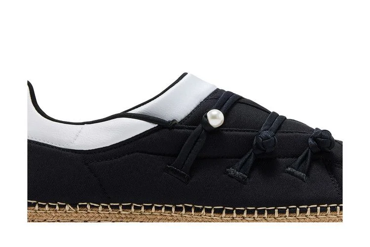 Krossovki-CLOT-x-adidas-Qi-Flow-Black-1