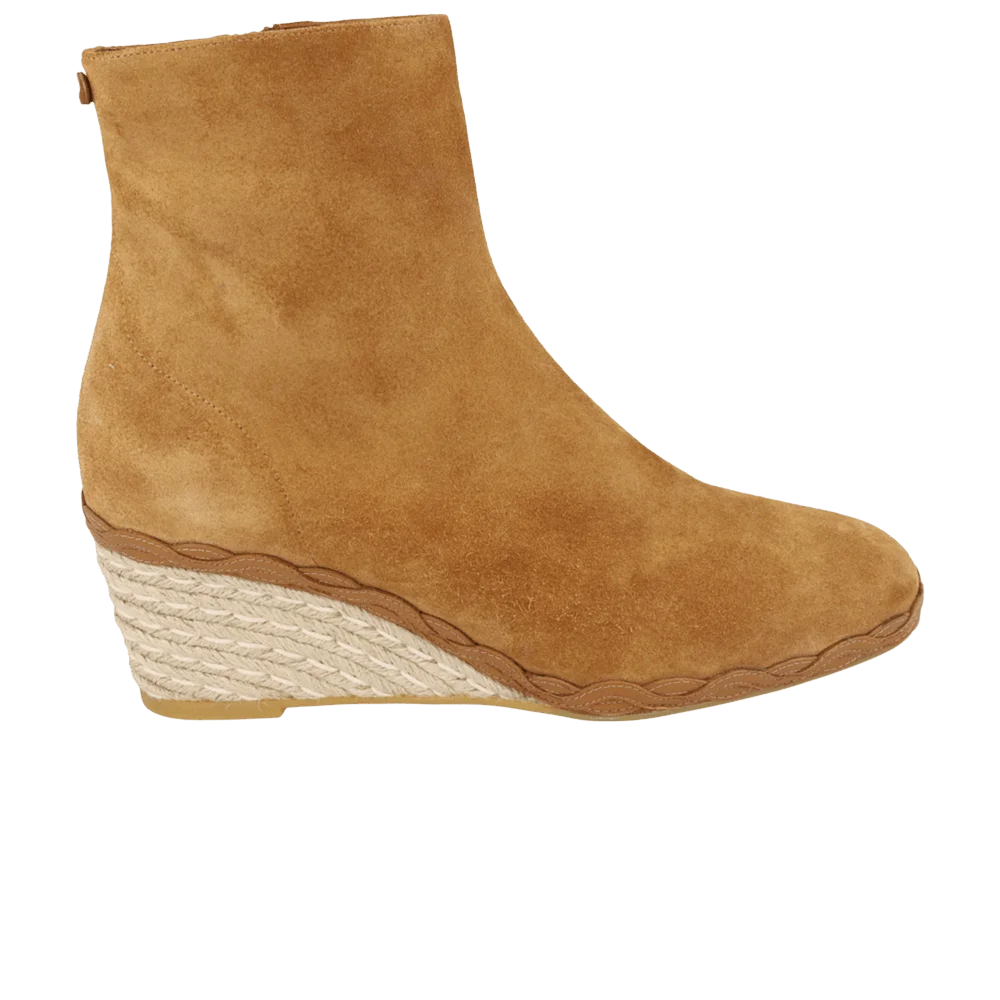 Krossovki-Ferragamo-Wmns-Canaria-Suede-Bootie-Camel