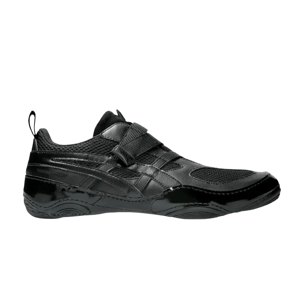 Krossovki-Issey-Miyake-x-ASICS-Hyper-Taping-Black