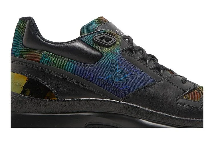 Krossovki-Louis-Vuitton-Trail-2054-Sneaker-Black-Iridescent-1