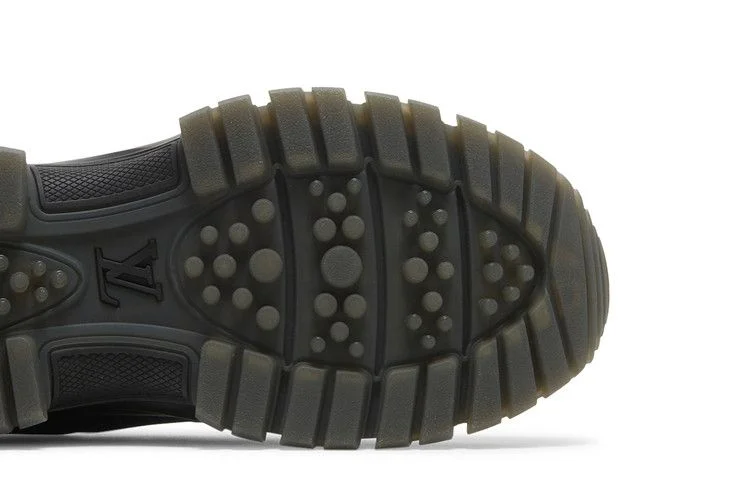 Krossovki-Louis-Vuitton-Trail-2054-Sneaker-Black-Iridescent-4