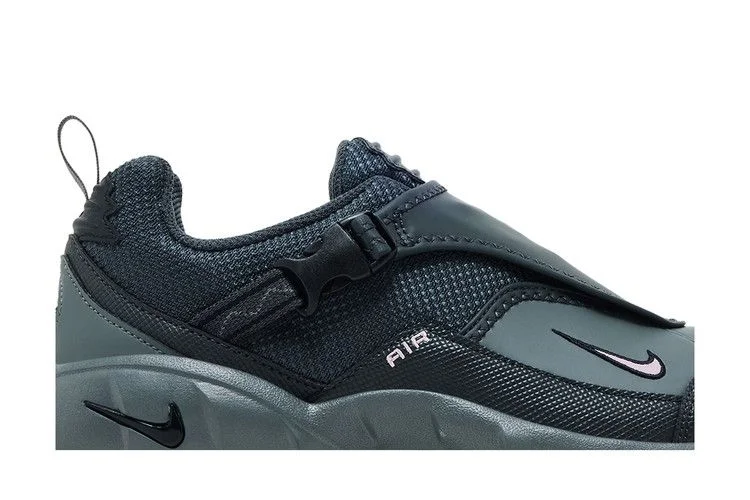 Krossovki-Nike-Air-Phassad-ACG-Anthracite-Iron-Grey-1