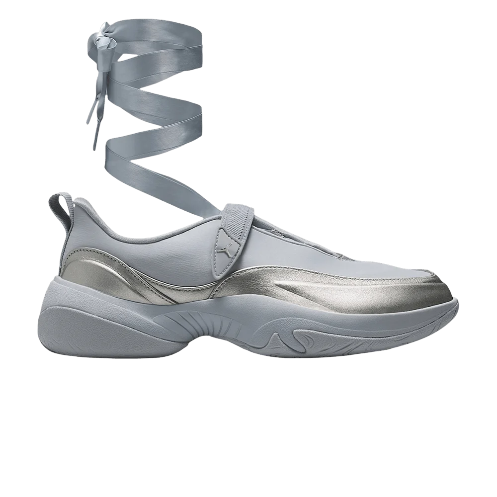 Krossovki-Wmns-Air-Jordan-Pointe-Metallic-Silver