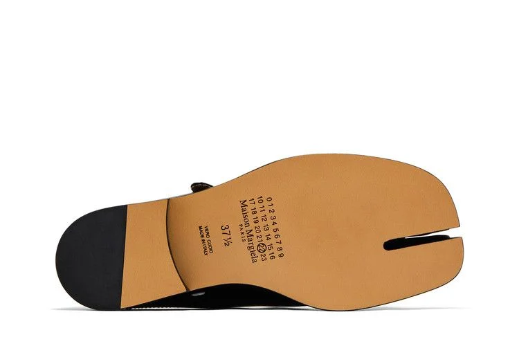 Tapochki-Maison-Margiela-Wmns-Tabi-City-Loafer-Buckled-Mule-Black-3