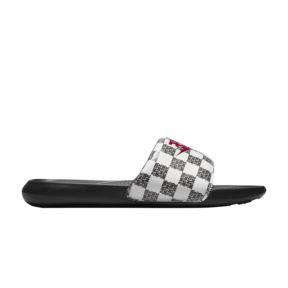 Tapochki-Nike-Victori-One-Slide-Print-Just-Do-It-Checkered-White-Black